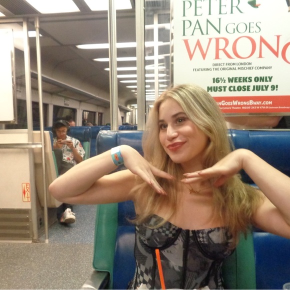 Meet your Posher, Roni - Picture 1 of 4